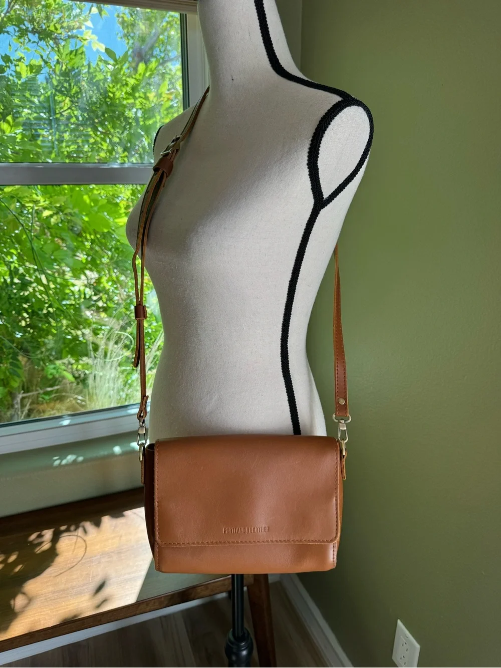 Portland Leather Medium Metro Crossbody - Picture 9 of 9